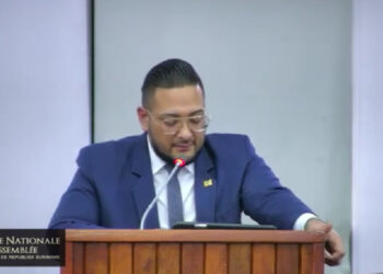 Screenshot 2025 02 19 114711 Telesur zal getransformeerd worden tot een naamloze vennootschap (N.V.). De Machtigingswet N.V. Telesur werd donderdag in het parlement met 33 stemmen voor en 0 tegen aangenomen. De regering wil het staatsbedrijf omzetten tot een N.V., zodat het kan concurreren op de internationale markt...