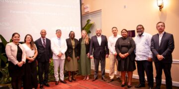 WhatsApp Image 2025 02 02 at 19.39.40 1 2048x1362 1 Minister Albert Ramdin van Buitenlandse Zaken, International Business en Internationale Samenwerking (BIBIS) merkte tijdens een persconferentie op maandag 3 februari de noodzaak op van een gebalanceerde en duurzame ontwikkeling van de regio, waarbij zowel de bewoners als het milieu centraal staan.