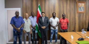 President Santokhi spreekt met vertegenwoordigers van Totikamp, Nieuw-Koffiekamp en ex-Jungle Commando-leden over gemeenschapsuitdagingen