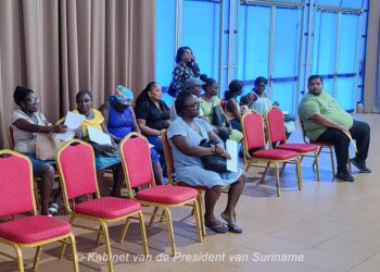 WhatsApp Image 2025 02 18 at 11.00.03 President Chandrikapersad Santokhi heeft de presidentiële werkgroep “Platform Grondzaken” opgericht om de grondproblematiek in Suriname effectief aan te pakken...
