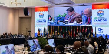 WhatsApp Image 2025 02 21 at 05.32.29 2 2048x1179 1 President Chandrikapersad Santokhi heeft tijdens de plenaire sessie van de 48ste Caricom Staatshoofdenvergadering in Bridgetown, Barbados, gepleit voor intensievere samenwerking en kennisuitwisseling tussen de Caricom en de Europese Unie (EU)...