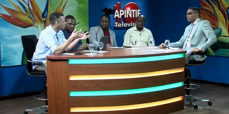 Taus,Milando Atompai,Obed Kanape en Cedrick van Samson in To The Point. Beeld: TTP