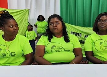 De Partij voor Communicatie (PVC)  met voorzitter Tamanah Williams (rechts)