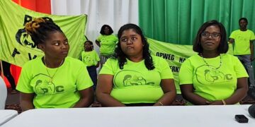 De Partij voor Communicatie (PVC)  met voorzitter Tamanah Williams (rechts)