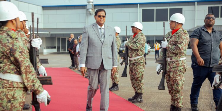 President Santokhi voor laatste keer naar Caricom-top