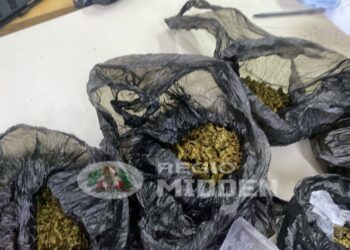 481257768 122250930698011040 3460344276503439377 n Bij de verdachten werd een aanzienlijke hoeveelheid verschillende soorten drugs aangetroffen. De drugs zijn in beslag genomen voor verder onderzoek. Gezien de omvang van de vondst zijn zowel de verdachten als de in beslag genomen middelen overgedragen aan de Narcoticabrigade, die de zaak verder onderzoekt.