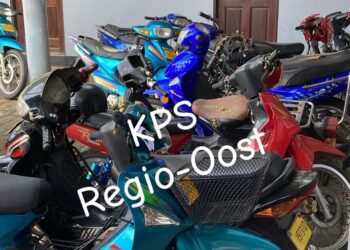 484898438 587994144241969 8387028202041348291 n e1742249694152 Politie Meerzorg  greep in de vroege ochtend van zondag 16 maart in bij een illegale bromfietsenrace over de Oost-Westverbinding, ter hoogte van kledingzaak X&L.