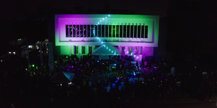 Earth Hour 2025 trekt honderden bezoekers in Paramaribo: ‘Watch over water’ centraal op Wereldwaterdag