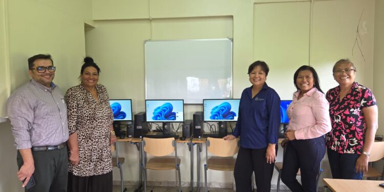 Trustbank Amanah versterkt digitale leeromgeving Kindertehuis Tamara met computerdonatie