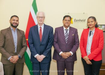 PTC 01 Het lectorenteam van het Polytechnisch College Suriname (PTC) heeft op 5 maart een ontmoeting gehad met president Chandrikapersad Santokhi om de voortgang van lopende projecten en strategische samenwerkingen te bespreken...
