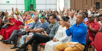 WhatsApp Image 2025 03 09 at 16.25.31 2 President Chandrikapersad Santokhi heeft zijn steun uitgesproken voor de verzoeningsdienst die door het Platform Inheemse Christelijke Leiders in Suriname is georganiseerd. De bijeenkomst vond plaats op zondag 9 maart in de Congreshal en had als doel verzoening en eenheid binnen de inheemse gemeenschap te bevorderen.