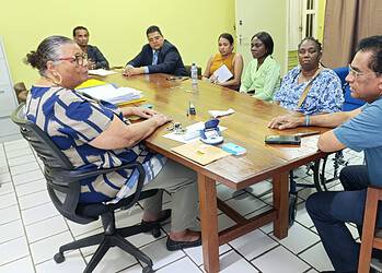 WhatsApp Image 2025 03 19 at 22.31.09 2048x1148 1 De Presidentiële Commissie ter Ondersteuning van Sociale Instellingen heeft op woensdag 19 maart 2025 een spoedoverleg gehouden met het bestuur van de Esther Stichting en de bond van medewerkers.