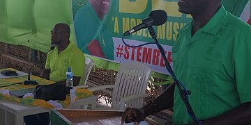 WhatsApp Image 2025 03 22 at 23.29.31 De Partij voor Broederschap en Eenheid in de Politiek (BEP) heeft zaterdag tijdens een structurenvergadering haar DNA-kandidatenlijst voor de verkiezingen van 2025 bekendgemaakt. Partijvoorzitter Ronny Asabina is lijsttrekker (nummer 1), terwijl jongerenvoorzitter Winston Adaba de lijst duwt (nummer 51). De vergadering heeft de lijst unaniem bekrachtigd...