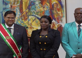 beeidiging Genevievre Jordan Onderminister Geneviévre Jordan wil gelijke kansen voor leerlingen in het binnenland. "Als de school op 1 oktober in Paramaribo begint, dan moeten de scholen in het binnenland ook op die dag beginnen", zegt de onderminister in Info OWC.