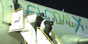 VS deporteert honderden vermeende bendeleden naar El Salvador ondanks rechterlijk verbod