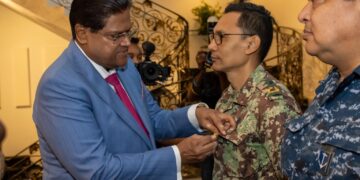 348 militairen onderscheiden voor jarenlange inzet bij Nationaal Leger