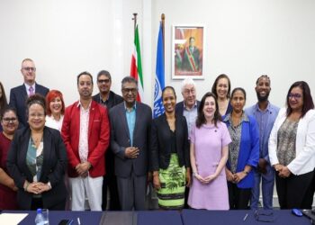 min fin 1ste IDA project De International Development Association (IDA) is gestart met haar eerste project in Suriname. Op vrijdag 28 februari vond bij het ministerie van Financiën en Planning de ondertekening plaats van het Suriname Preparedness and Enhancing Resilient Communities Project (SuPER).