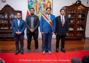 nieuwe OKB leden 02 1536x1021 1 Het Onafhankelijk Kiesbureau (OKB) heeft versterking gekregen met de beëdiging van twee nieuwe leden en een plaatsvervangend lid...