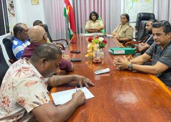 De Vereniging Belangengroep Padieverbouwers Nickerie op kennismakingsbezoek. Foto: BIC Nickerie