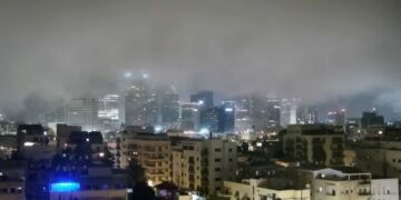staken vuur Dit tijdelijke bestand moet ruimte bieden voor onderhandelingen over een langduriger wapenstilstand, zo maakte het Witte Huis bekend. De VS hebben Hamas via bemiddelaars Qatar en Egypte op de hoogte gesteld van het plan. De beweging kreeg volgens Amerikaanse functionarissen een duidelijke boodschap dat snelle implementatie noodzakelijk is. Daarbij werd ook geëist dat de Amerikaans-Israëlische soldaat Edan Alexander onmiddellijk wordt vrijgelaten.