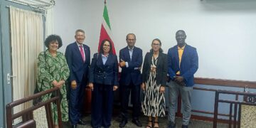 Franse senatoren en Surinaams parlement bespreken grenskwesties en samenwerking
