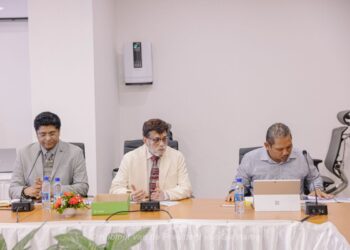 Grootschalig zonne-energieproject gepresenteerd aan president Santokhi