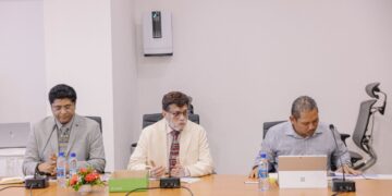 Grootschalig zonne-energieproject gepresenteerd aan president Santokhi
