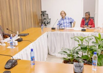 Chan BLTO meeting De regering heeft op donderdag 3 april een constructief overleg gevoerd met de Bond Lager Technisch Onderwijs (BLTO) over de aanhoudende problemen rond de uitbetaling van salarissen en overwerkuren van leerkrachten.