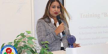 IMG 3493 Het ministerie van Economische Zaken, Ondernemerschap en Technologische Innovatie (EZ) is in samenwerking met World University Service of Canada (WUSC Caribbean Suriname Ltd) gestart met de driedaagse training Basisvaardigheden Ondernemerschap.