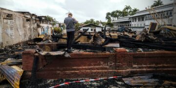 Opruimwerkzaamheden gestart aan Henck Arronstraat na brand monumentale panden