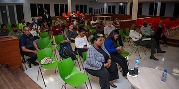 lezing 1 Minister Henry Ori benadrukt de noodzaak van nauwere samenwerking tussen onderwijs en bedrijfsleven om jongeren beter voor te bereiden op hun carrière in een snel veranderende arbeidsmarkt...