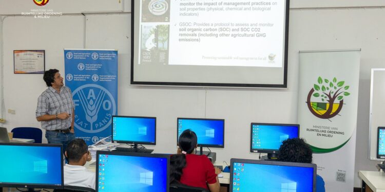 Suriname versterkt klimaatcapaciteit met workshop over bodem- en bosmonitoring