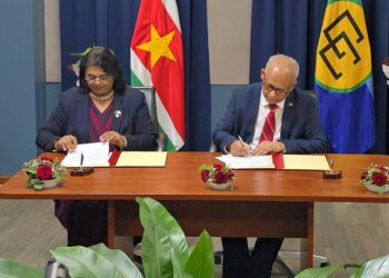 Minister Ramdin draagt taken over aan Mathoera en bereidt zich voor op internationale functie