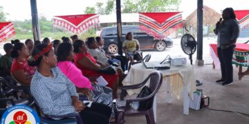 IMG 4037 1536x1024 1 In het vrouwen centrum van Pikin Saron is op maandag 19 mei 2025 de training “Basisvaardigheden Ondernemerschap” van start gegaan. Deze driedaagse sessie die duurt tot en met woensdag 21 mei, wordt georganiseerd door het ministerie van Economische Zaken, Ondernemerschap en Technologische Innovatie (EZ) in samenwerking met WUSC Caribbean Suriname Ltd, als onderdeel van het regionale project “Sustainable Agriculture in the Caribbean”. (SAC).