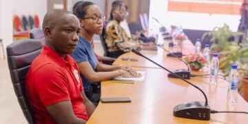 President Santokhi bespreekt onderwijsproblemen met NJSSBOS