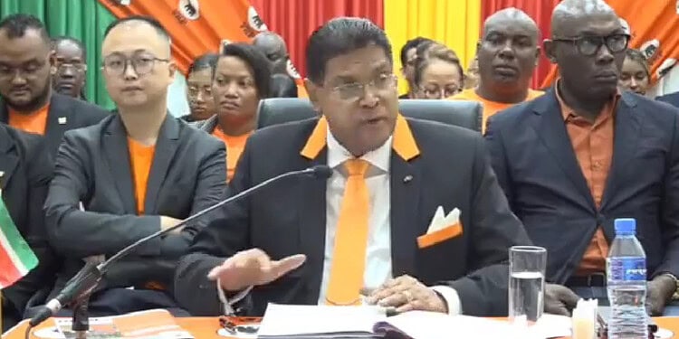 Santokhi brengt alle parastatale bedrijven onder een ministerie
