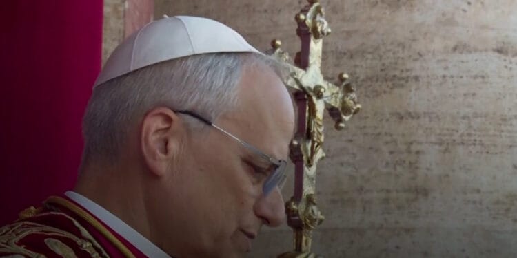 Paus Leo XIV roept op tot wereldwijde vrede tijdens eerste zondagszegen