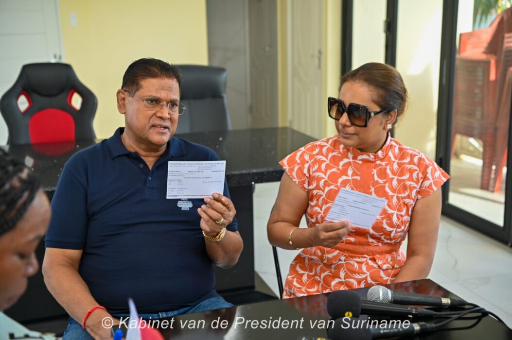 Kick-off colportage oproepingskaarten bij residentie president