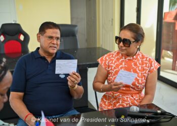 Kick-off colportage oproepingskaarten bij residentie president