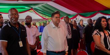 WhatsApp Image 2025 05 10 at 13.47.36 1 President Chandrikapersad Santokhi heeft op vrijdag 9 mei 2025 een informele bijeenkomst gehouden met vertegenwoordigers van de Surinaamse veiligheidsdiensten om zorgen en aanbevelingen rechtstreeks aan te horen.