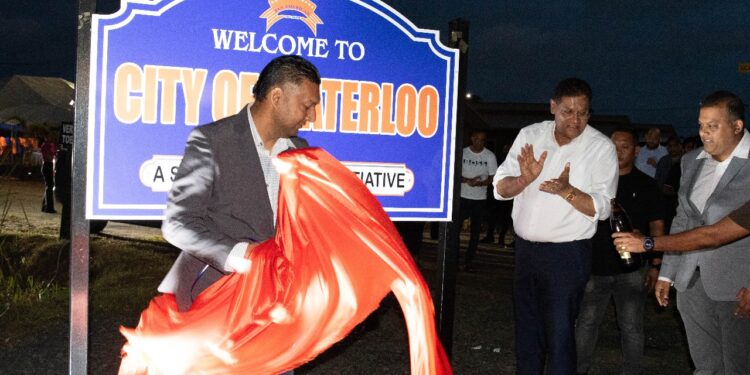 President Santokhi opent woningbouwproject ‘City of Waterloo’ in Nickerie