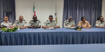 WhatsApp Image 2025 05 22 at 12.51.08 PM Het Korps Politie Suriname (KPS) heeft samen met andere veiligheidsdisciplines verregaande voorbereidingen getroffen om de verkiezingen van 25 mei 2025 ordelijk en veilig te laten verlopen. In totaal zijn 1200 landelijke ordediensten getraind en ingezet om de veiligheid op en rond de stembureaus te waarborgen...