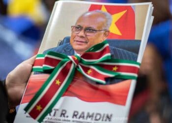 Surinaamse regering eert Albert Ramdin bij vertrek naar OAS-topfunctie