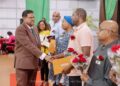 President Santokhi huldigt gepensioneerden en uitblinkers tijdens ceremonie in Congreshal