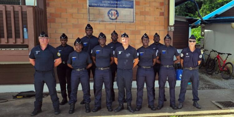 Frans-Guyana versterkt grenswacht; meer agenten op Marowijnerivier