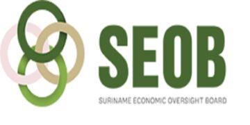 seob logo De Surinaamse Economische Onderzoeksautoriteit (SEOB) roept beleidsmakers op tot structurele hervormingen om het land economisch stabiel te houden en toekomstige crises te voorkomen. Ondanks signalen van herstel blijven overheidsfinanciën en inflatiepunten van zorg.