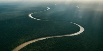 2025.06.12 BIBIS Grens Surinamerivier Het ministerie van Buitenlandse Zaken (BIBIS) intensiveert zijn inzet voor de afronding van Surinaamse grensgeschillen door tijdelijk internationale grensspecialisten in te schakelen, waaronder professor A. Soons.