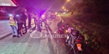 508996393 122297943710001925 2662040311249437382 n Het ongeval vond plaats ter hoogte van Kuldipsingh. De politie meldt dat de bromfietsers, om nog onbekende redenen, frontaal met elkaar in botsing kwamen. Zowel de vermeende veroorzaker als de andere bestuurder en een bijrijder liepen verwondingen op. Zij vertoonden snij- en schaafwonden en zijn met een ambulance afgevoerd voor medische behandeling.