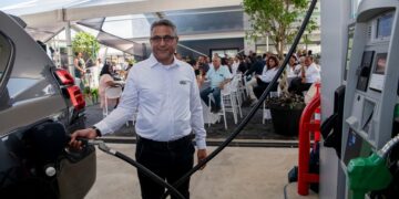 Eddy Frankel gowtu mahonylaan De heropening van GOw2 Mahonylaan vond gistermorgen, 26 juni, plaats. Dit tankstation wordt het eerste 1x 24-uurs en zevendaagse ‘self service’ tankstation van GOw2 Suriname.