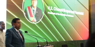 IMG 3877 Met een krachtige oproep tot inclusieve ontwikkeling en duurzaamheid heeft president Chandrikapersad Santokhi dinsdag de vijfde editie van de Suriname Energy, Oil & Gas Summit (SEOGS) geopend in Roeli’s Event Venue.